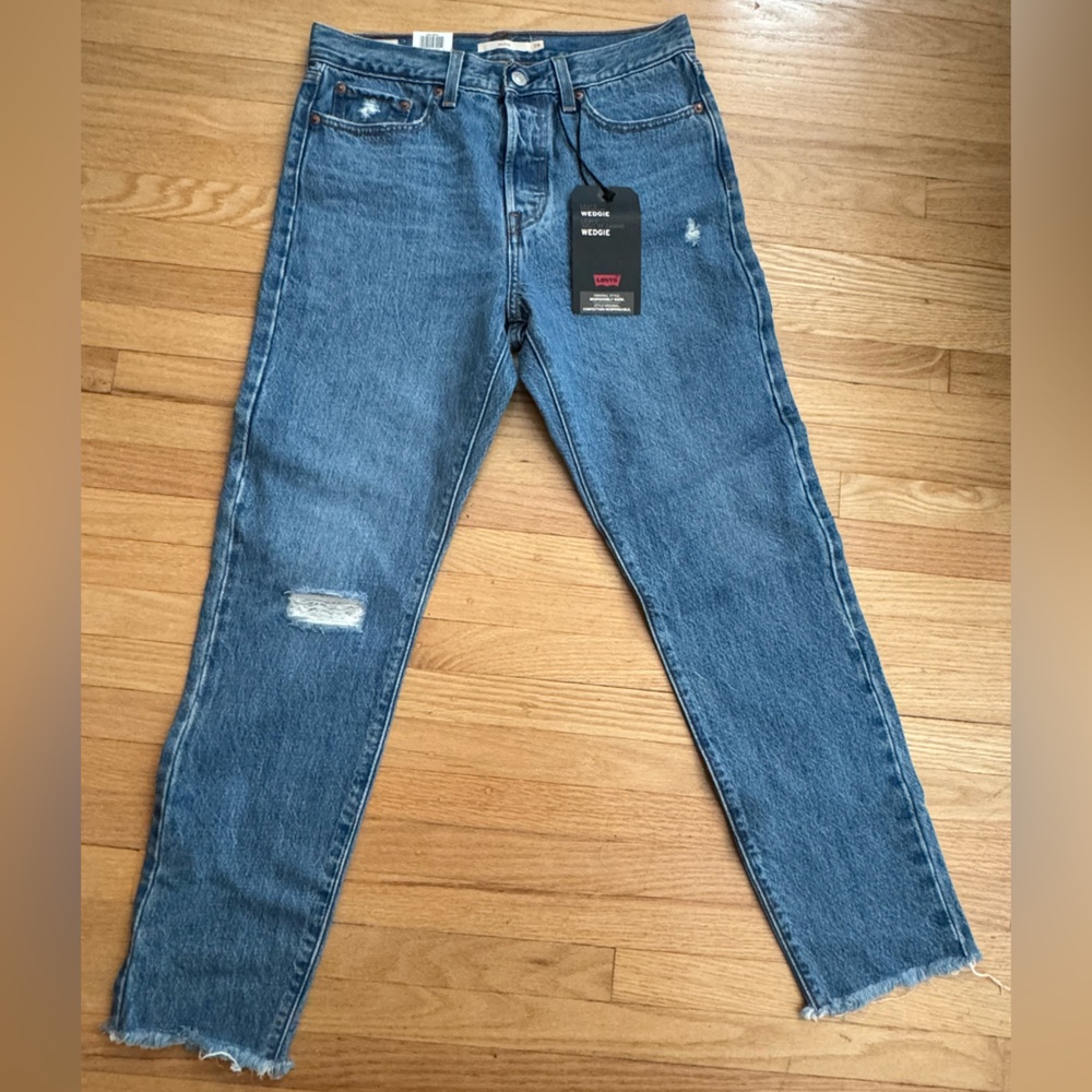 ‼️SOLD‼️NWT- Levi’s Wedgie Jeans